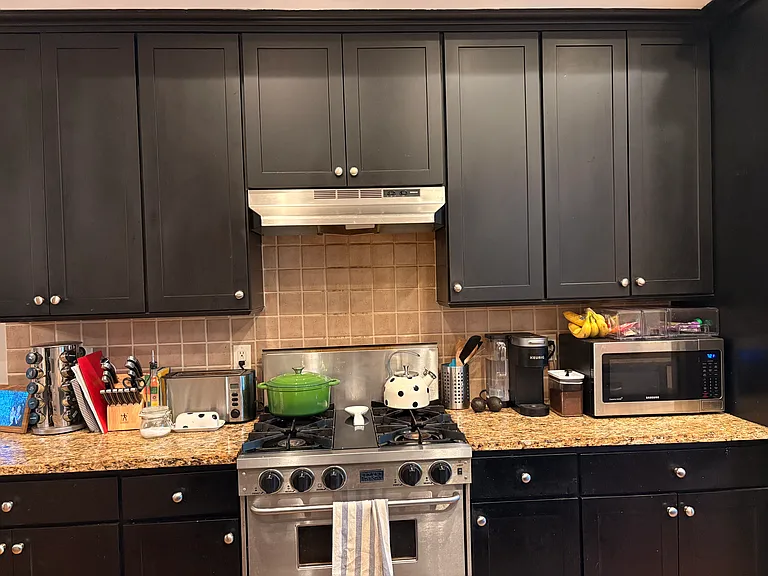 Gas Range with Stainless Steel Appliances