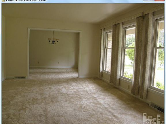 3rd image of 321 Stonewall Jackson Dr