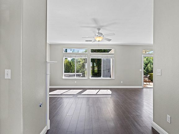 2nd image of 902 Quail Ct