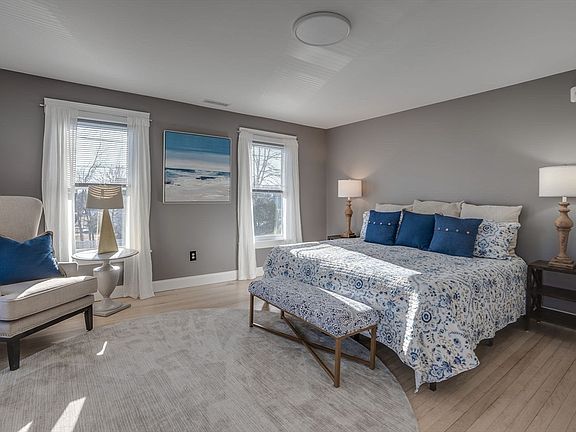 3rd image of 341 High St #2