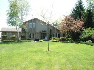 N64W35331 Rolefson Rd, Oconomowoc, WI 53066