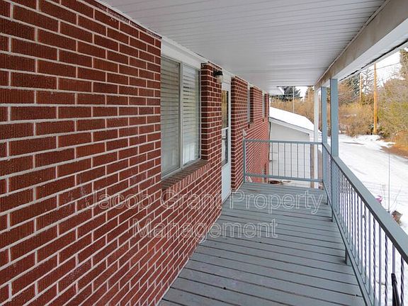 4th image of 2134 Saint Clair Rd