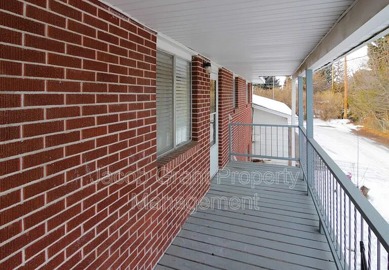 2134 Saint Clair Rd — Photo 9