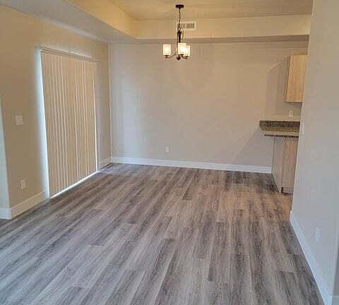 5th image of 2648 N Clark Pkwy