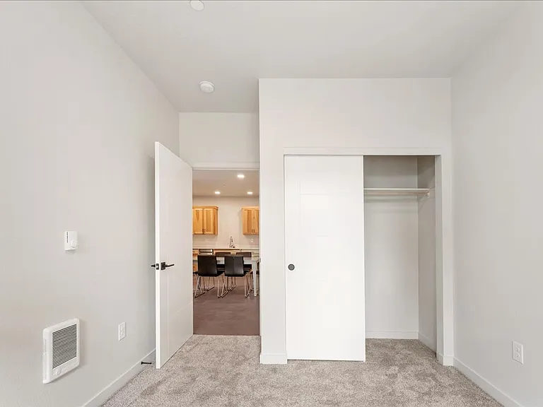 241 SE 80th Ave #103 — Photo 13
