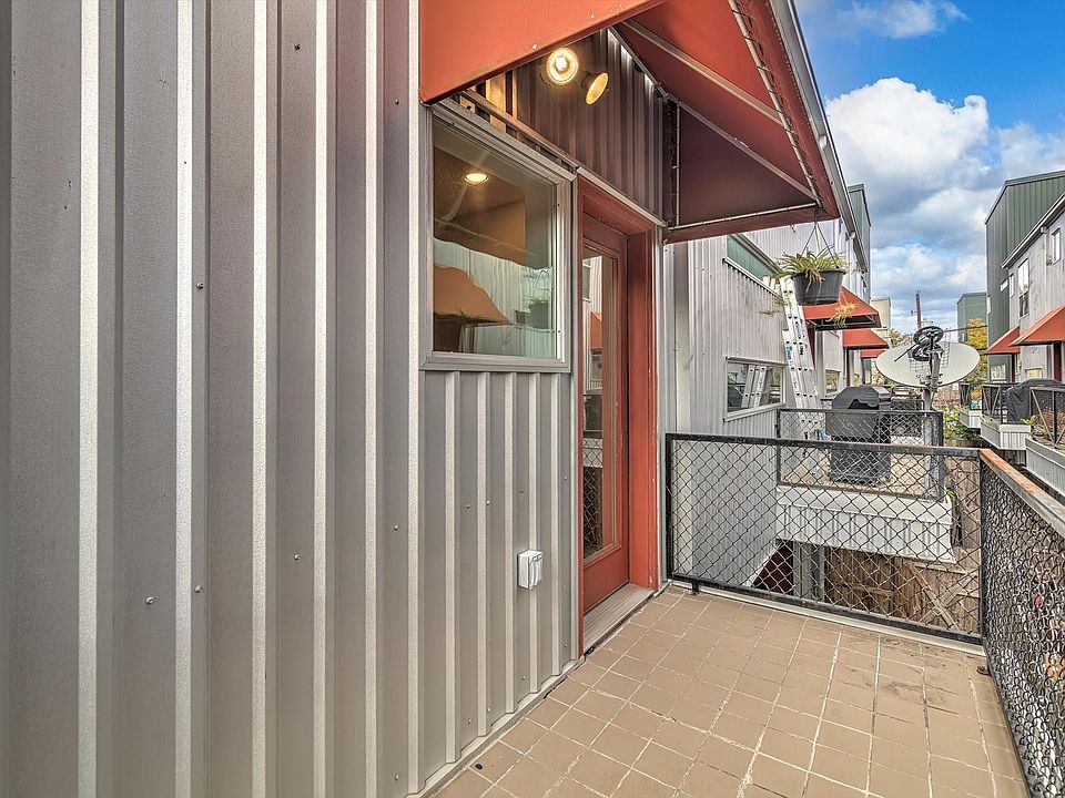 1st image of 3028 Commerce St