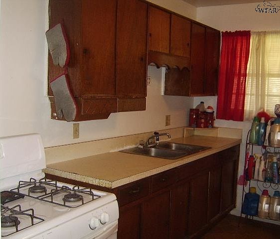 1st image of 2737 Roanoke Dr