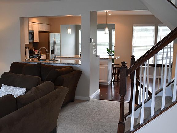 3rd image of 263 Sloan Ct
