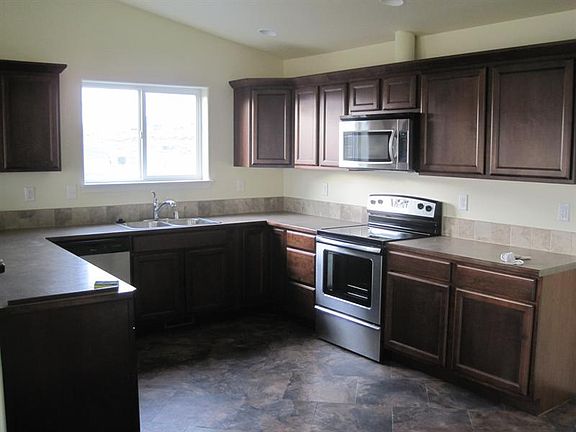 3rd image of 1405 W Bonneville St