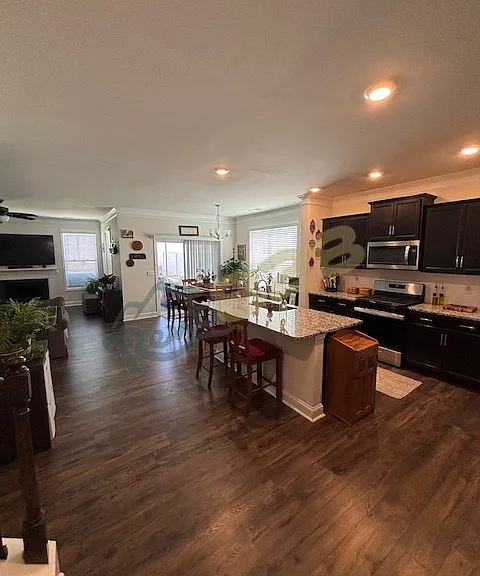 kitchen & dining areas