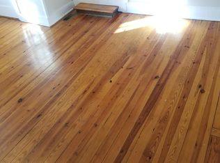 131 1/2 W King St, Hillsborough, NC 27278