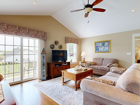 5th image of 7 Cortland Way