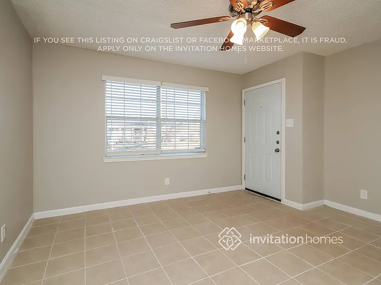 107 Lincoln Ln — Photo 3
