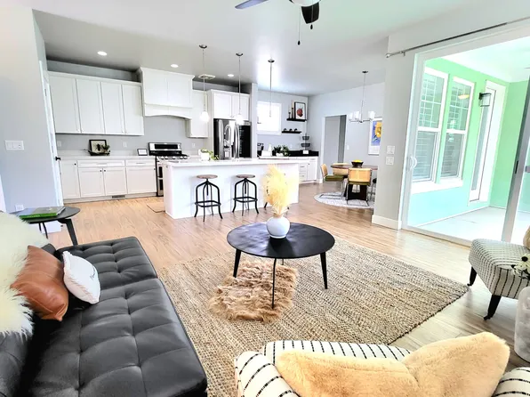 11467 S Abbey Mill Dr, South Jordan, UT 84009