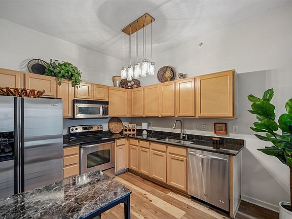 5th image of 400 E Locust St Unit 103