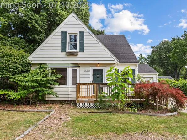 18930 Deering St, Livonia, MI 48152