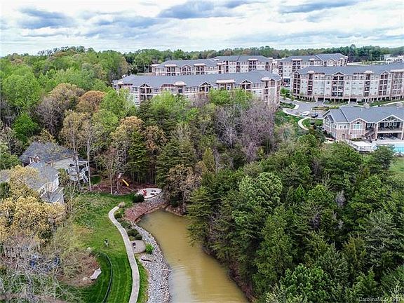 4th image of 132 Pebble Brook Ln