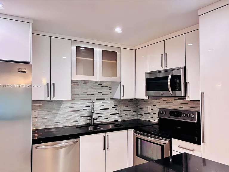 700 SE 2nd Ave #315 — Photo 8