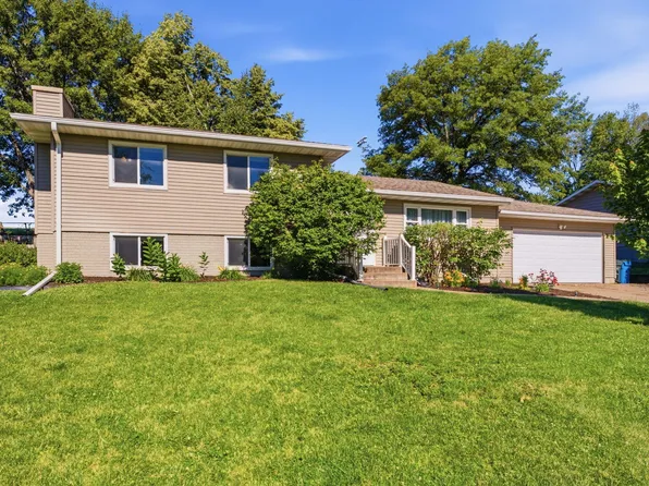 2602 Imperial Oaks Dr, Muscatine, IA 52761