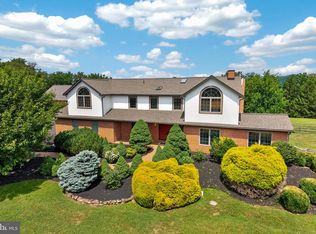 24 Lehmann Dr, Douglassville, PA 19518