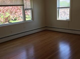 216 Harris Ave APT 2L, Woonsocket, RI 02895