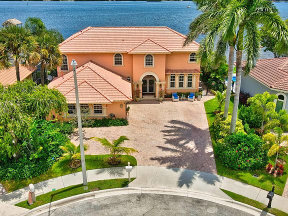 2nd image of 2 Lakeside Palms Ct