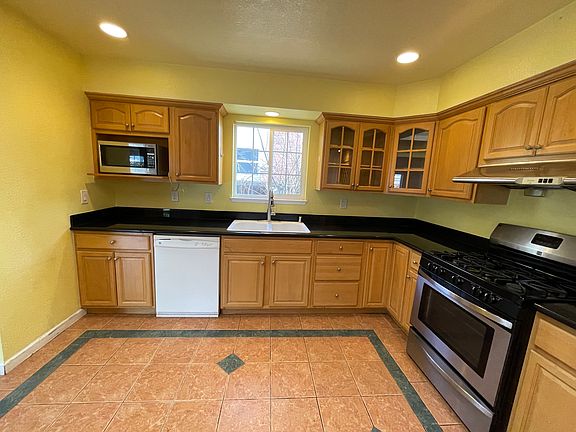 2nd image of 4601 Catalina Dr
