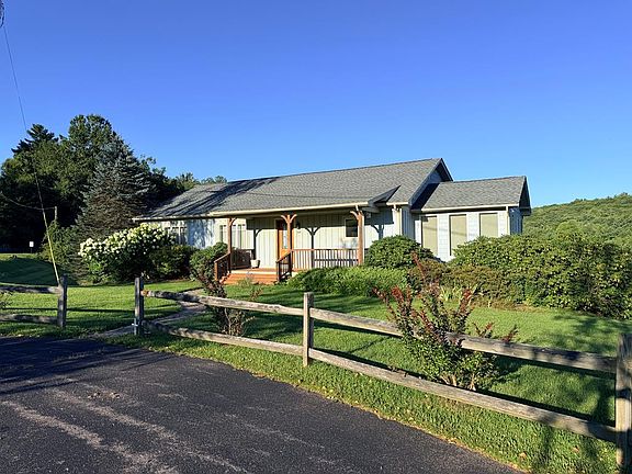 3rd image of 168 Mountain View Dr