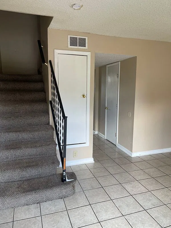 2 bed, 2.0 bath, 1120 sqft, $1,300 — Photo 2