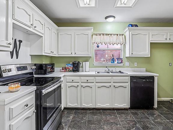 2nd image of 15332 Wentworth Ct