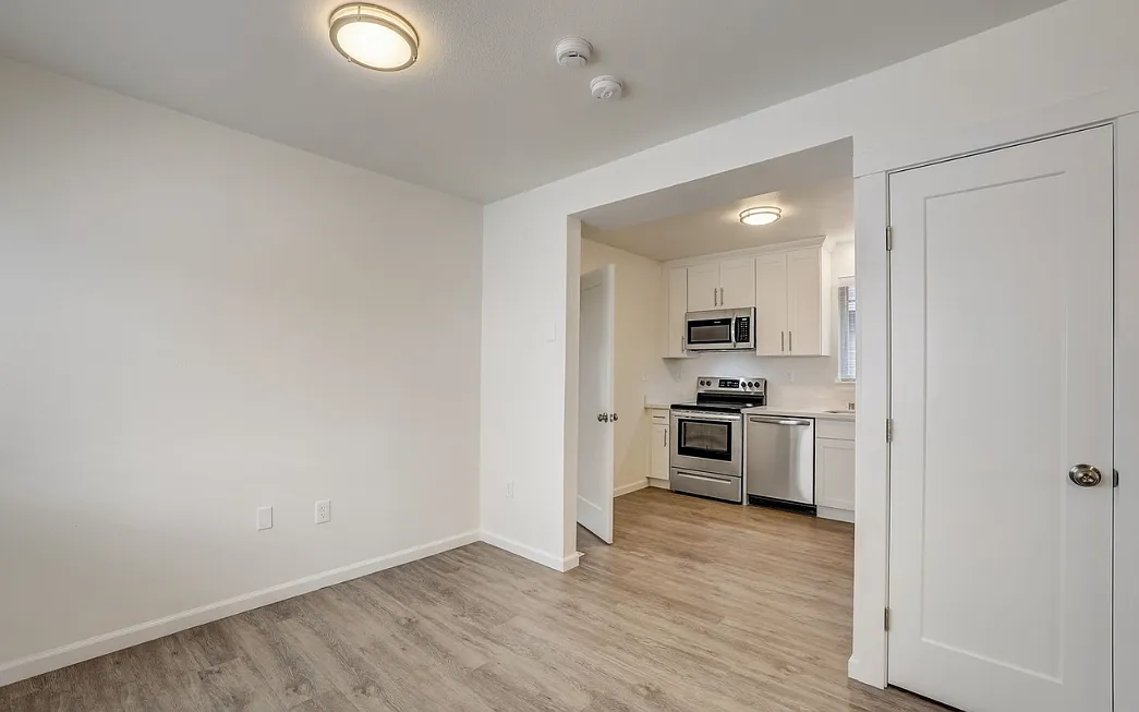 2 bed, 750 sqft, $1,874 — Photo 4