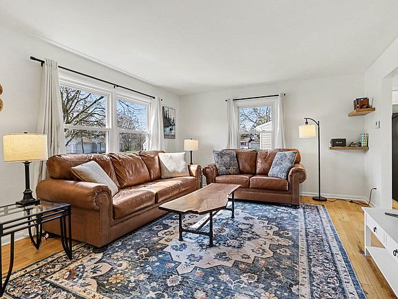 4th image of 2707 Sandalwood Ct NE
