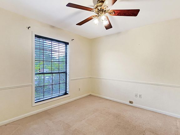 5th image of 610 Summerglen Dr