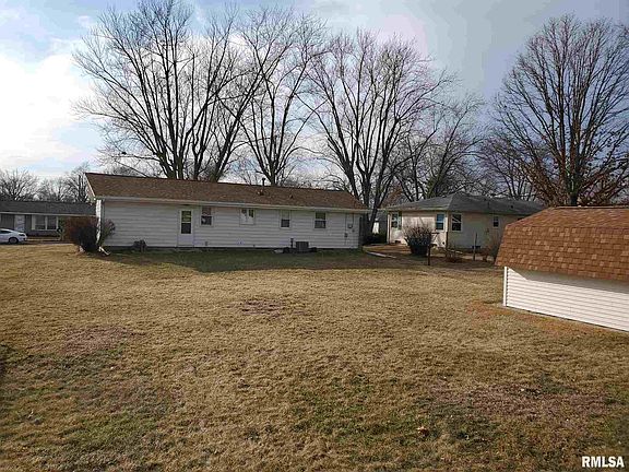 3rd image of 318 Crestlawn Dr