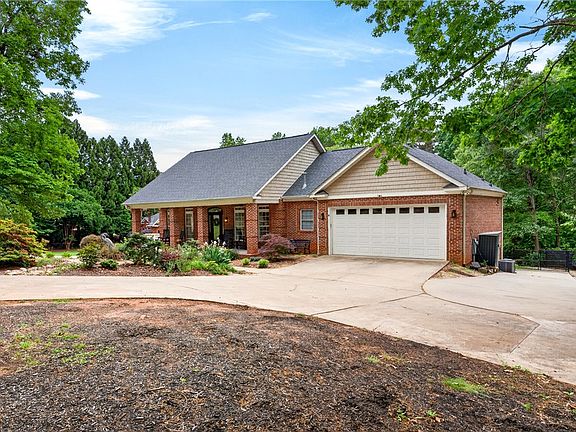 2nd image of 135 Winding River Dr