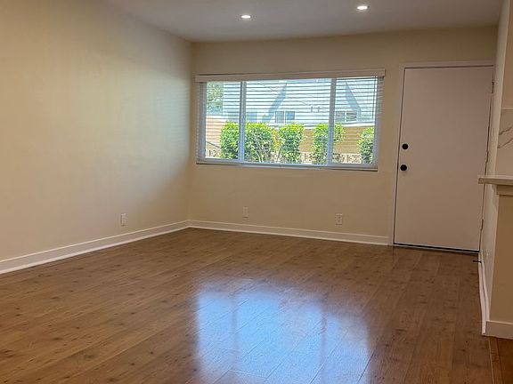 4th image of 561 E Orange Grove Ave #D