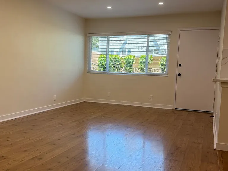561 East Orange Grove Avenue — Photo 4