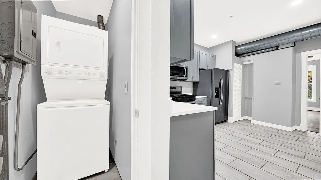 2 bed, 600 sqft, $1,599 — Photo 3