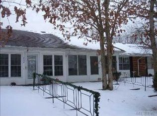 233 Blackpool Ct UNIT B, Ridge, NY 11961