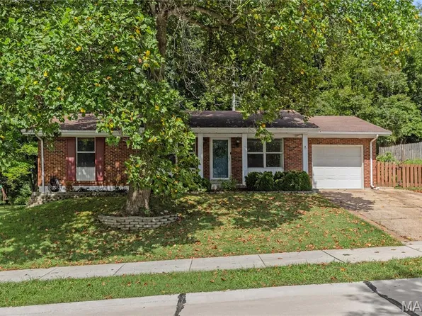 721 La Bonne Pkwy, Ballwin, MO 63021