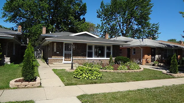 14524 Kimbark Ave photo 1