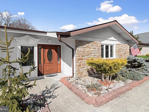 2nd image of 3410 Fielding Rd