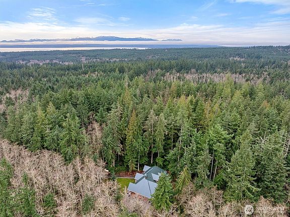 2nd image of 1059 Evergreen Lane