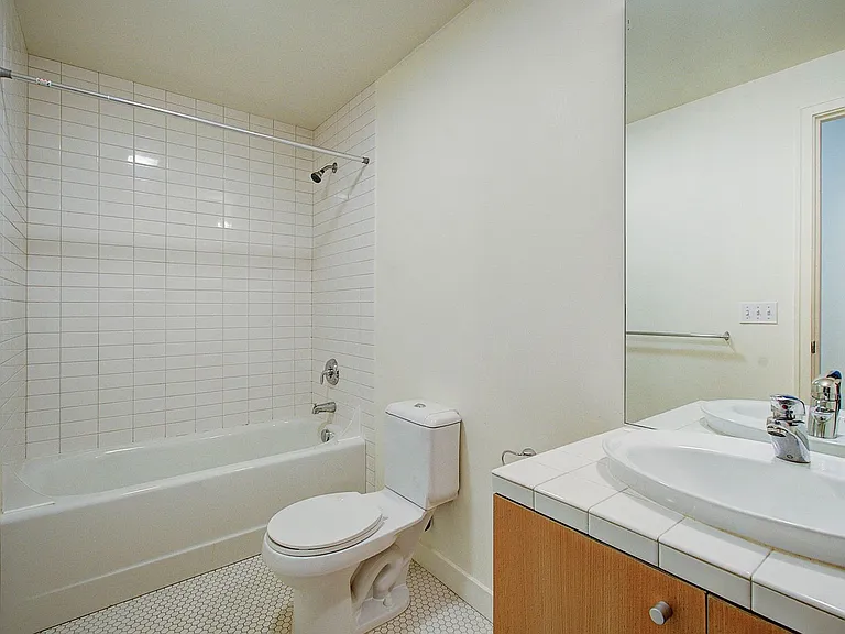 1926 W Burnside St #204 — Photo 8