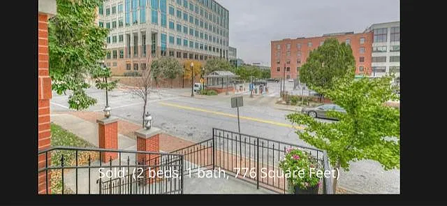 2 bed, 900 sqft, $1,695 — Photo 3