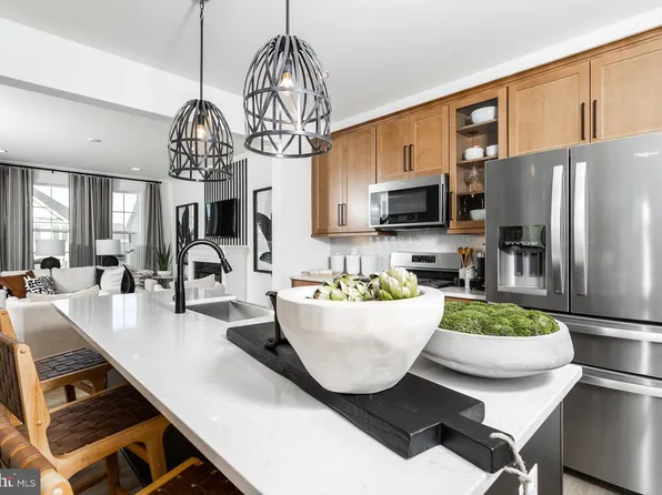 45 Abigail St, Charles Town, WV 25414