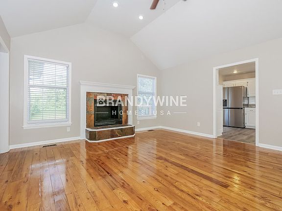 3rd image of 1022 SW Twin Creek Dr