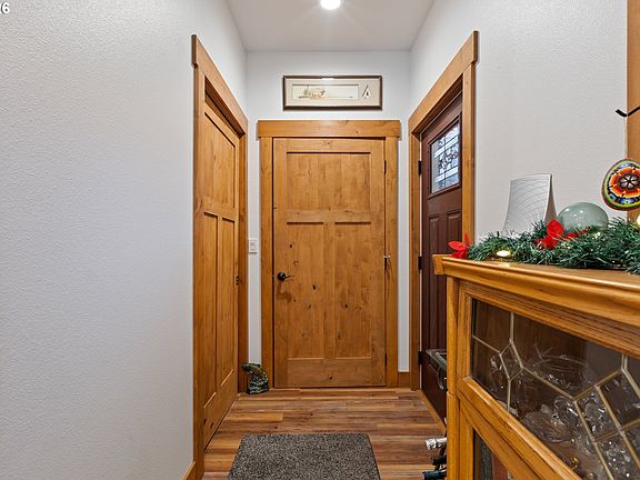 5th image of 4696 Cow Creek Rd
