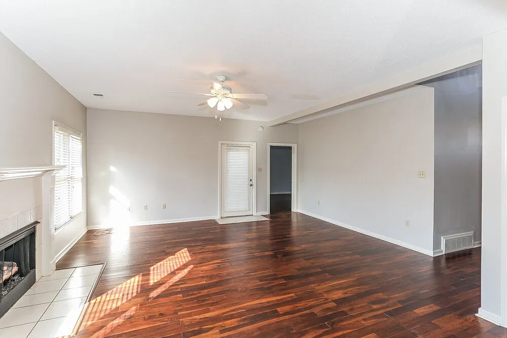 4 bed, 2.0 bath, 2632 sqft, $2,300 — Photo 2