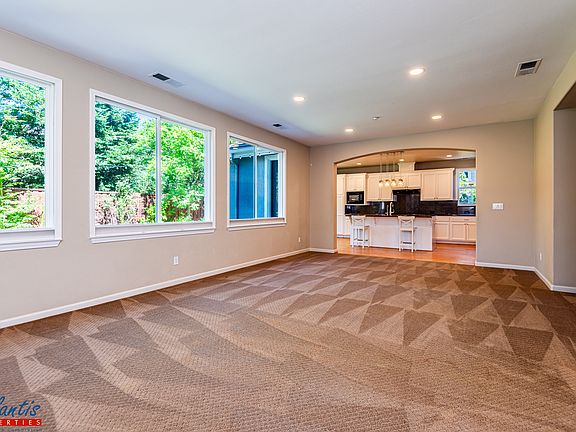 4th image of 41 Deerfield Dr